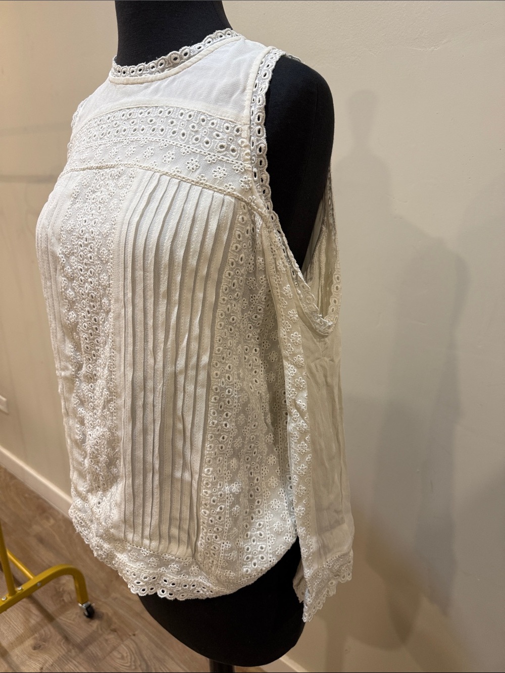 Alice + Olivia Ophelia Eyelet Lace Cold Shoulder Blouse - Picture 4 of 7